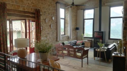 Visalibons House | Rebelde Green: 10/10 Rated, Pet-Friendly with Hot Tub