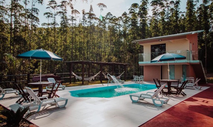 Maua da Serra Apartment | Oceanfront Retreat at Recanto da Serra with Pool Access