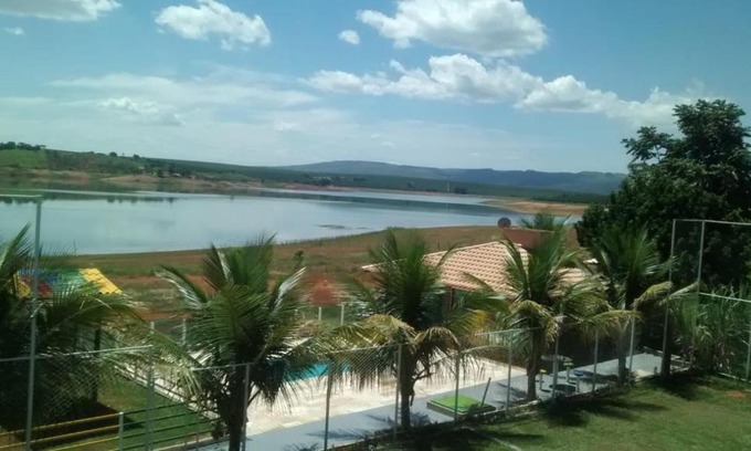 Guape House | Pet-Friendly Retreat at Recanto de Furnas with Pool & Breakfast