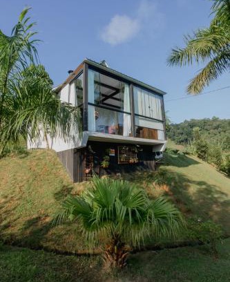 Rio da Luz Ski Chalet | Pet-Friendly Retreat at Recanto Fogo na Taça Chalé