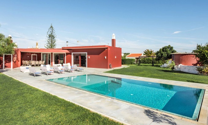 Pata de Cima House | Oceanfront Retreat: Recanto Murta V6 with Private Pool