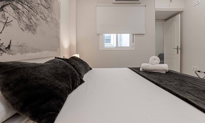 San Roque Apartment | Ideal Recaredo 2-Bedroom Apartment with Kitchen Amenities