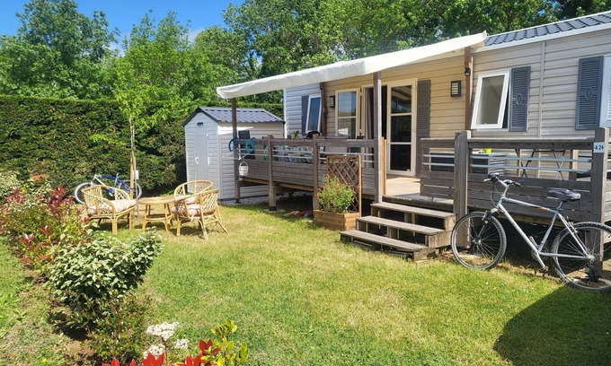 Saujon House | Modern Mobile Home Near Fishing Pond with Pool Access