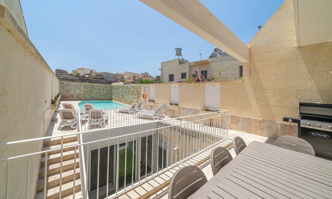 Munxar Villa | Guest Rated 10/10: Explore Ta’ Spiru's Unique Style