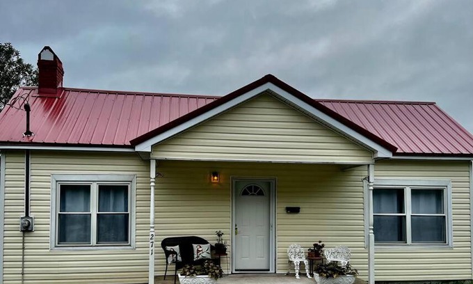 Concord House | Modern 2 Bedroom Retreat on the Ohio River for Families
