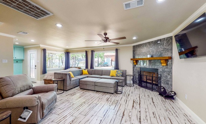 East Tawakoni House | Recently remodeled lake retreat with fireplace