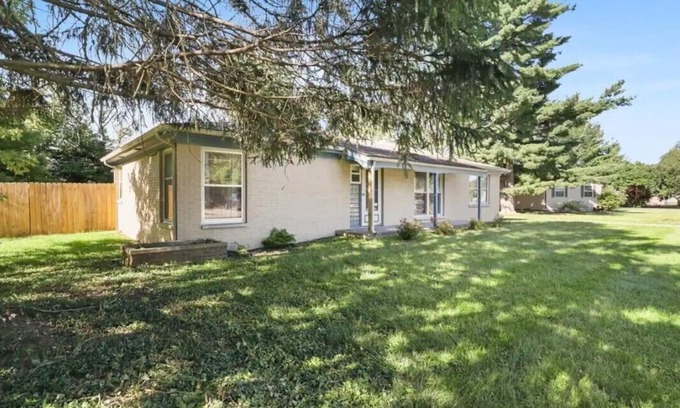 Prairieton House | Charming Two Bedroom Retreat with Pet-Friendly Amenities