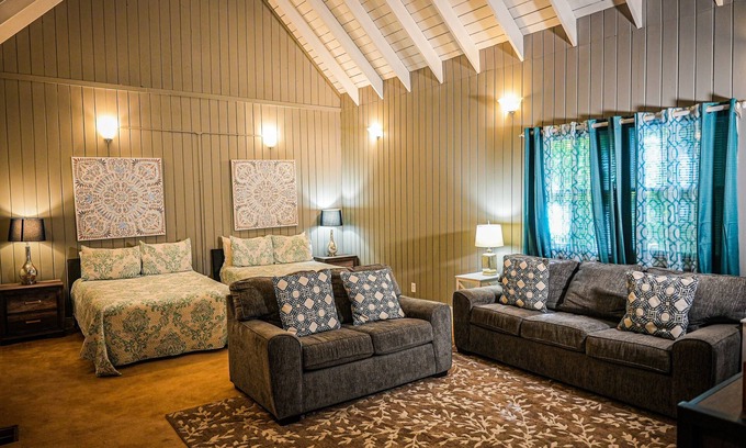 Pine Mountain Ski Chalet | Beautiful Chalet Steps from Salt Water Pool - Rated 8.8/10