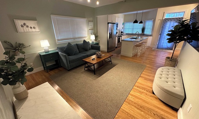 Off Broadway Apartment | Stylish 2 Bed Retreat in Broadway - Rated 9.8/10!