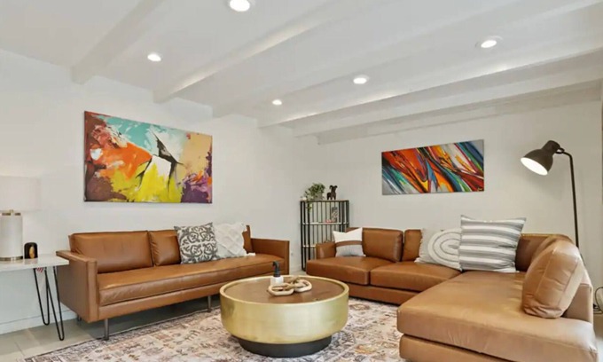Highland Hills House | Recently Renovated- Event/Group Friendly w/Stunning Views, Hot Tub, Pickleball