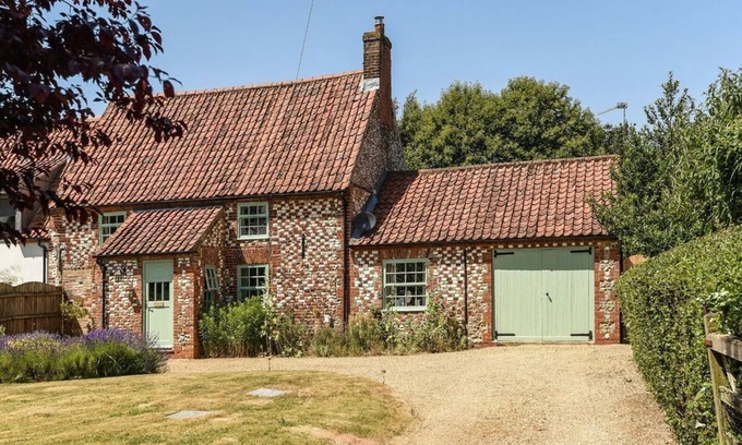 Stanhoe House | Renovated Country Cottage Steps from Coastal Beaches