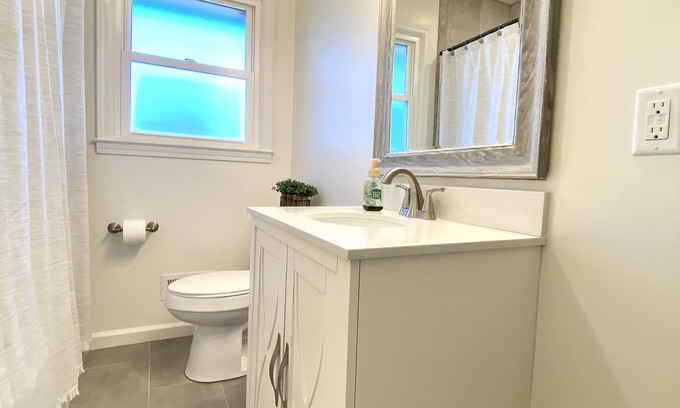 Anderson House | Renovated Retreat: Ideal Stay near Downtown Anderson