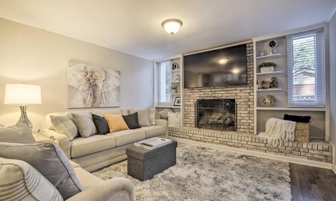 Raleigh House | Renovated Raleigh Retreat with Patio & Pet-Friendly Perks