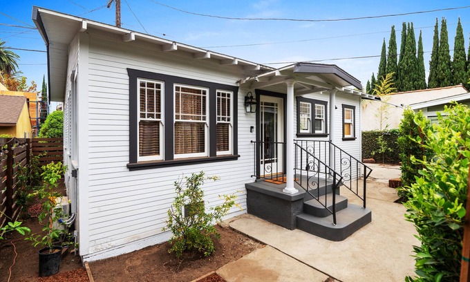 Jefferson House | Beautiful 2-Bedroom Retreat with Private Garden & High Rating