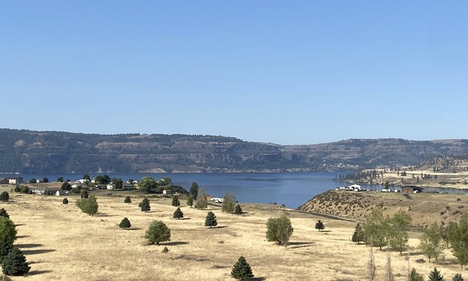 Davenport Apartment | Discover the Recently Restored Lakeview Motel Retreat