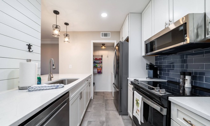 Seabrook Island House | Updated Retreat: Breathtaking Sunsets on Pelican Beach