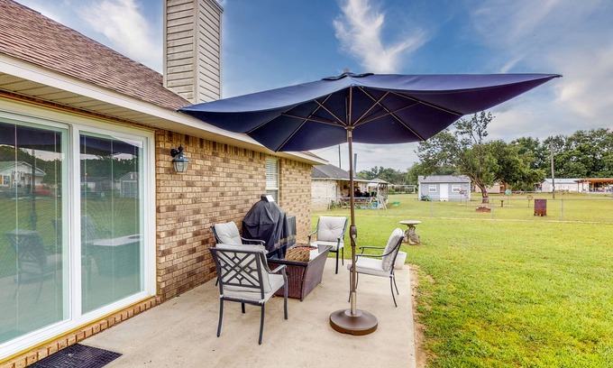 Northwest Pensacola House | Updated Home with Fire Table and Family-Friendly Amenities