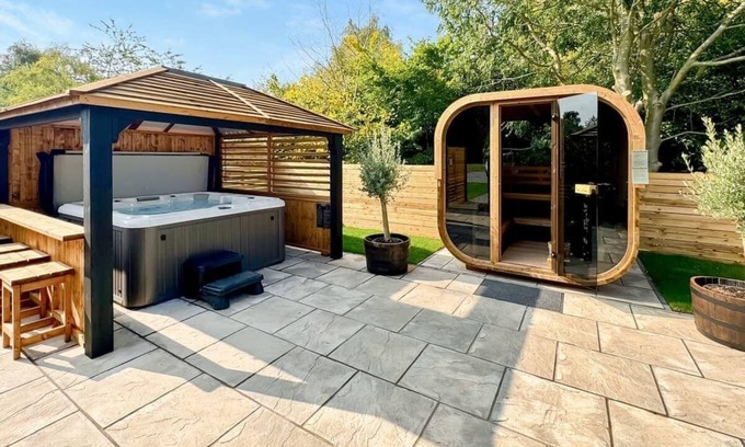 Raywell Ski Chalet | Experience the Newly Upgraded Gazebo and Hot Tub Retreat