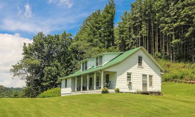 Crumpler Cabin | Idyllic Country Retreat - Farmhouse on 180 Acres by New River