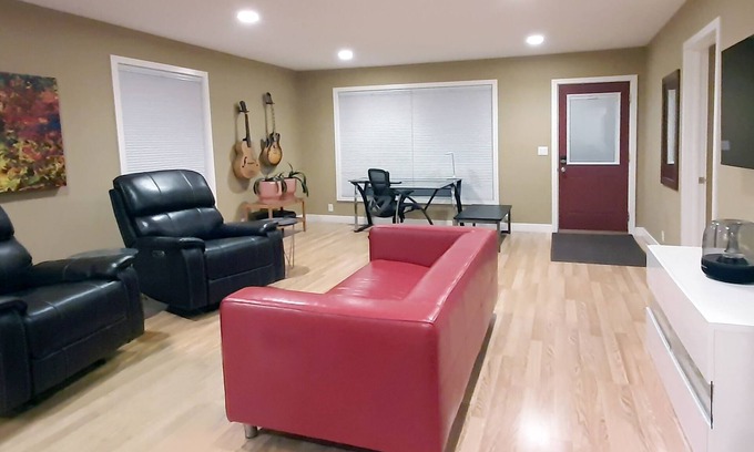Rochester House | Comfortable Single-Level Living with Walk-in Shower