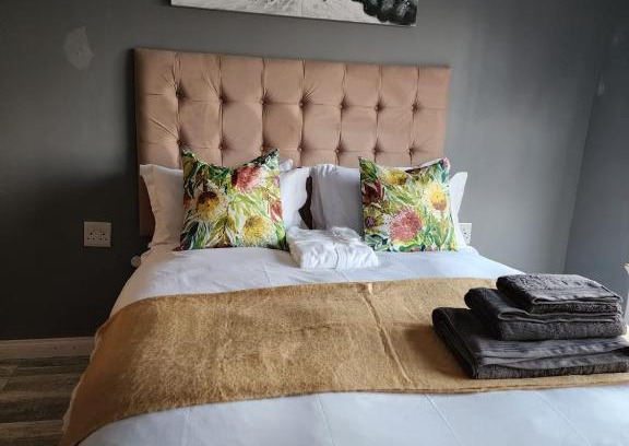East London Apartment | Relaxing Retreat at Recoupe: Oceanfront with Pool Access