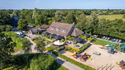 Ossenzijl Resort | Relax at Recreatiecentrum de Kluft with Private Beach Access