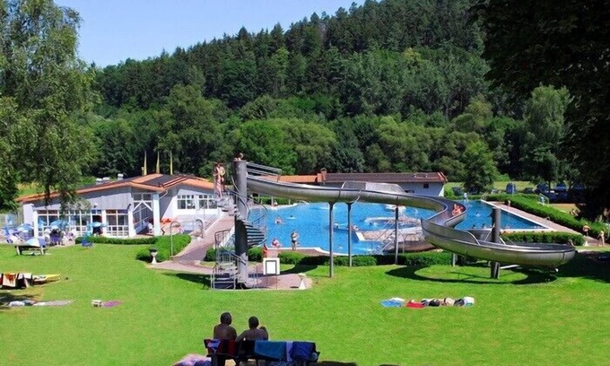 Machtlos House | Recreation in the Parks: Pet-Friendly Holiday Home for Families