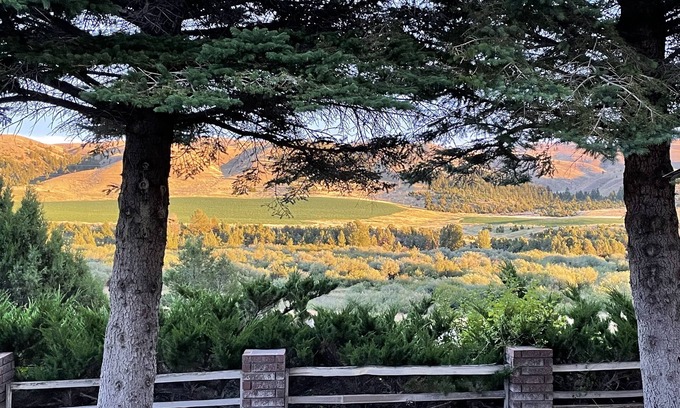Broadwater County House | Adventure Awaits: Perfect Centrally Located Base Camp
