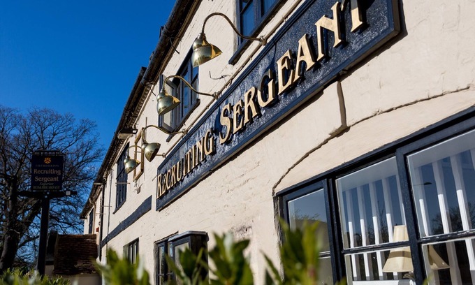 Horstead House | Guest Rated 9.6: Recruiting Sergeant with Family Amenities