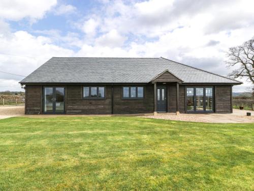 Queen Camel House | Family-Friendly Retreat at Rectory Farm View - 4 Star Rating