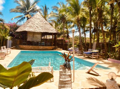 Watamu Apartment | Cozy Red and Green Villa with Ocean View Near Beach