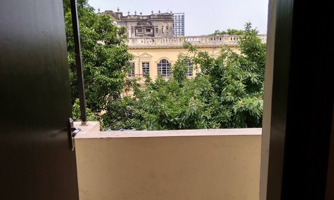 Bhowanipore Bed & Breakfast | Relax at Red Arrow Residency: Spa, Breakfast & Family-Friendly