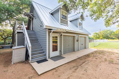 Kingsland House | Unforgettable Family Retreat at Red Bird Cabin Studio