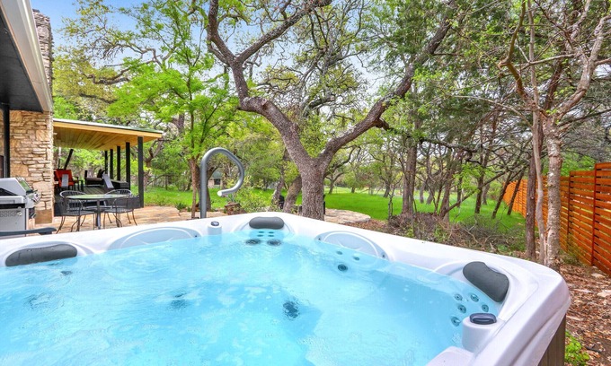 Wimberley House | Red Bird Cottage: Cozy 2-Bedroom with Outdoor Retreat