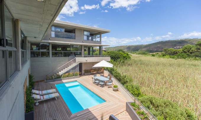 Robberg Beach Villa | Red Box Villa: Exceptional Ocean View & Pet Friendly Stay