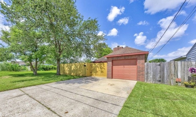 Deer Park Cottage | Red Brick Cottage 2: Ocean View with Spa & Family Comfort