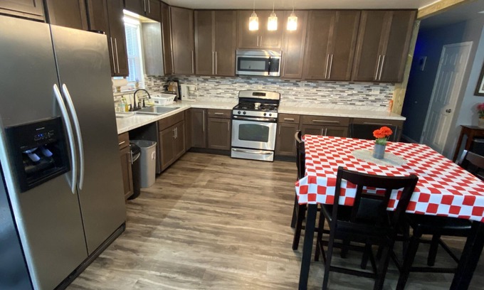 Reese House | Pet-Friendly Retreat at Red Brick Country Inn Awaits You