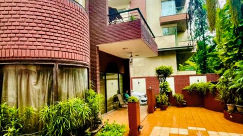 Malviya Nagar House | Family-Friendly Red Brick Home by Earthaa Escapes