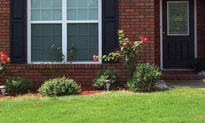 Fortson House | Red Brick Retreat/w Fireplace (Pet + Kid Friendly)