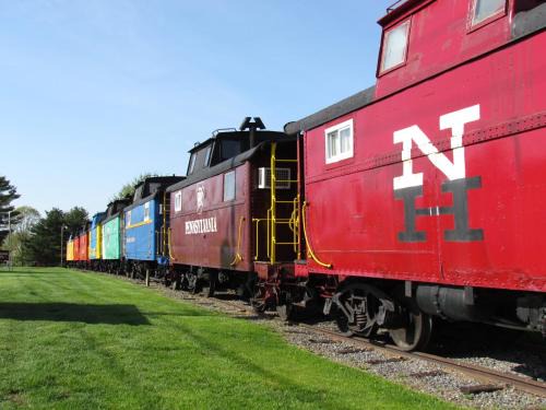 Ronks Hotel | Family-Friendly Red Caboose Motel with Dining Options