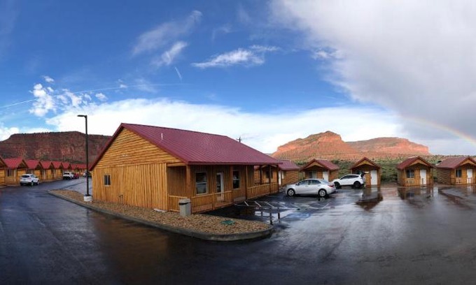 Kanab Cabin | Pet-Friendly Red Canyon Cabins: Family Fun Awaits!