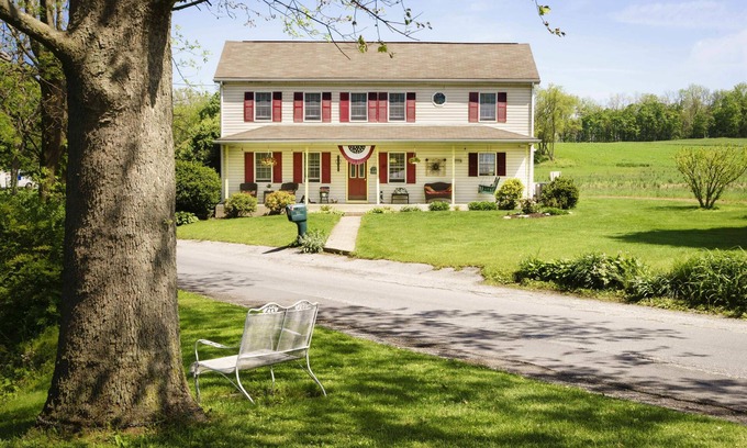 Carlisle Bed & Breakfast | Guest Rated 9.6: Red Cardinal Bed and Breakfast Getaway