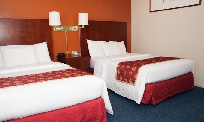Plymouth Hotel | Pet-Friendly Retreat at Red Carpet Inn and Suites Plymouth