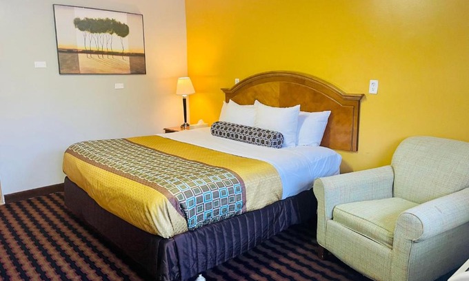 Duncannon Hotel | Budget-Friendly Red Carpet Inn Duncannon with Great Amenities