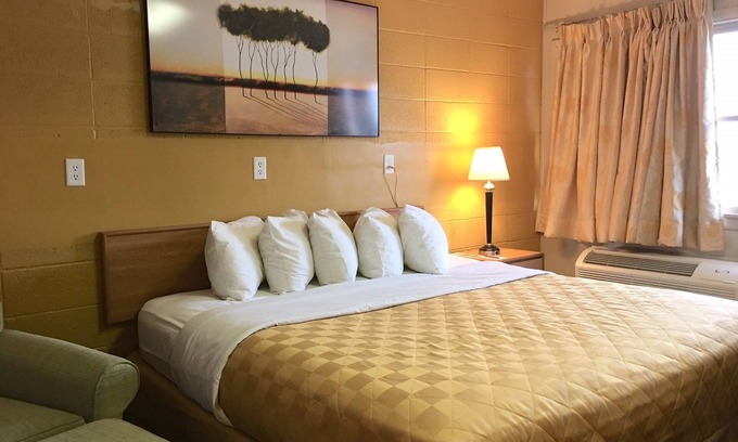 Duncannon Hotel | Comfortable Stay at Red Carpet Inn Duncannon with Breakfast