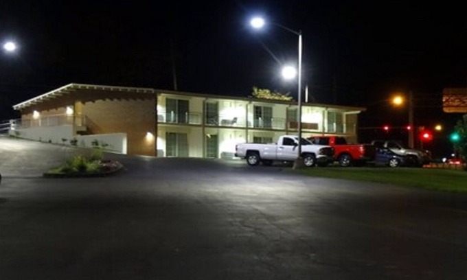 North Syracuse Hotel | Cozy Retreat at Red Carpet Inn North Syracuse with Breakfast