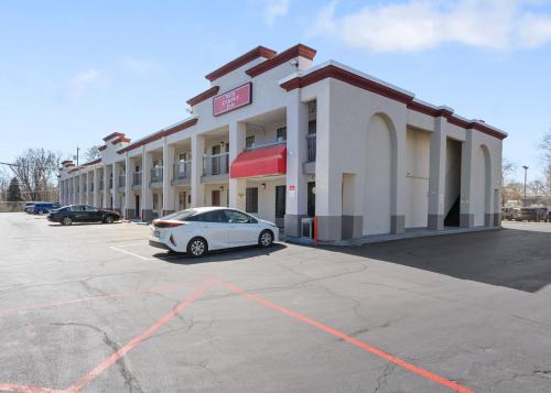 Lester Hotel | Discover Pet-Friendly Comfort at Red Carpet Inn Philadelphia