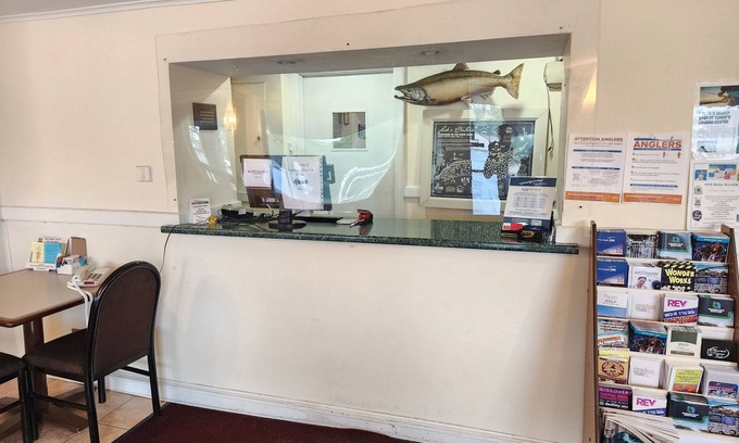 Pulaski Hotel | Budget-Friendly Stay at Red Carpet Inn Pulaski with Breakfast