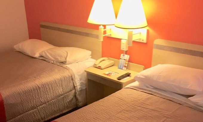 Gibbstown Hotel | Budget-Friendly Stay at Red Carpet Inn with Breakfast & Kitchen