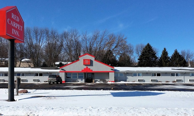Windom Hotel | Budget-Friendly Stay at Red Carpet Inn with Breakfast Included